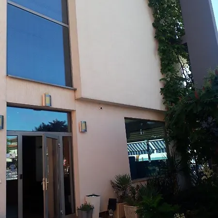 Prado ساني بيتش