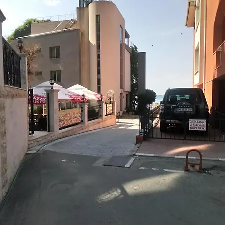 فندق Prado