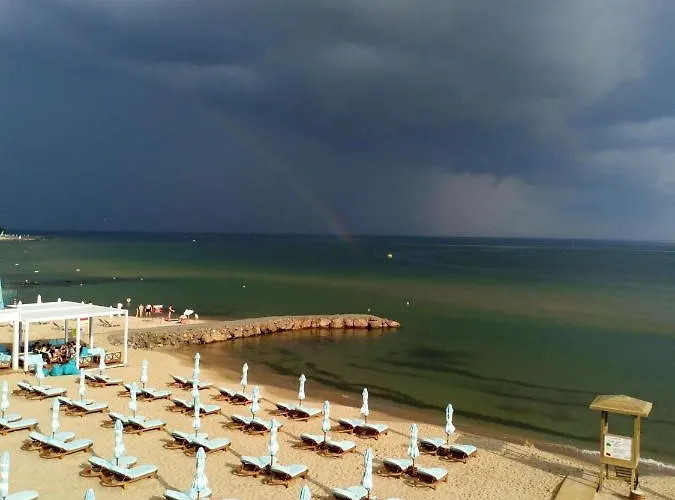 Prado Hotel 3*